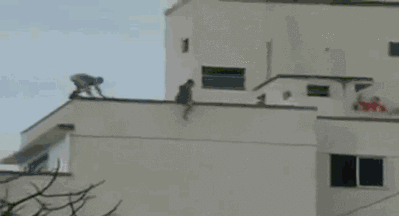 222104b0yqvv1z5u10887c.gif
